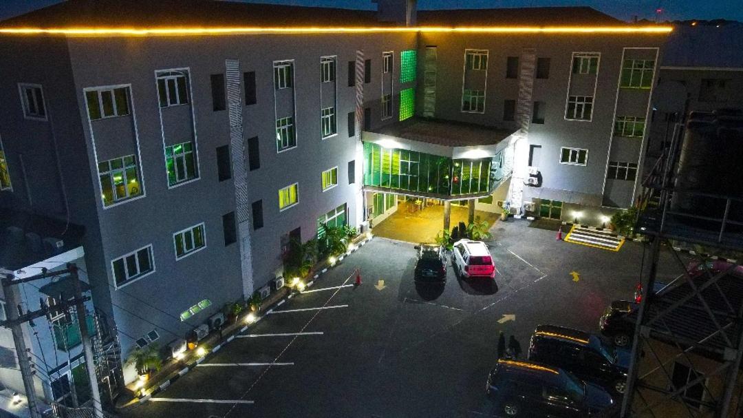 Golden Tulip Hotel- Evergreen Порт-Харкорт Экстерьер фото